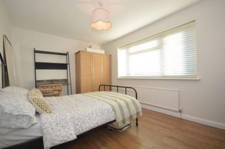 4 bedroom detached house to rent - Photo 5