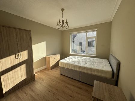 1 bedroom in a house share to rent - Photo 3