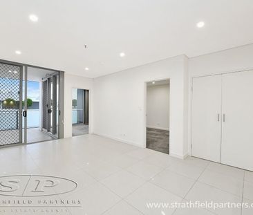 Luxury Light-filled 2 Bedroom Apartment - Feel safe and secure with onsite management team - Photo 1