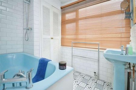 Dunster Crescent, Hornchurch, Essex, RM11 - Photo 2