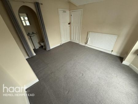 4 bedroom semi-detached house to rent - Photo 4