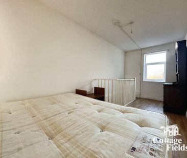 3 bedroom semi-detached house to rent - Photo 4