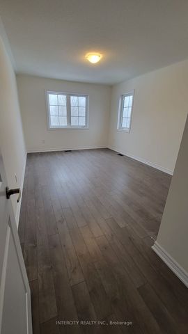 Townhouse For Lease | X8130318 - Photo 3