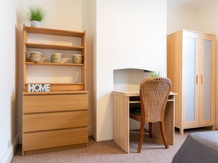 5 Bedroom Home – Medium Let - Photo 5