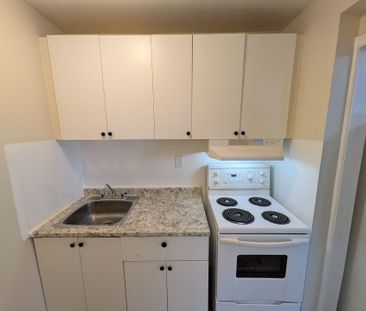 For Lease - 3335 Delfi Road Unit# Back Suite, Mississauga, Ontario - Photo 1