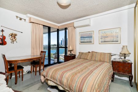 6 Month Lease - Prestigious Balmain East, Fully Furnished Apartment Showcasing Iconic Harbour Bridge and City Views. - Photo 3