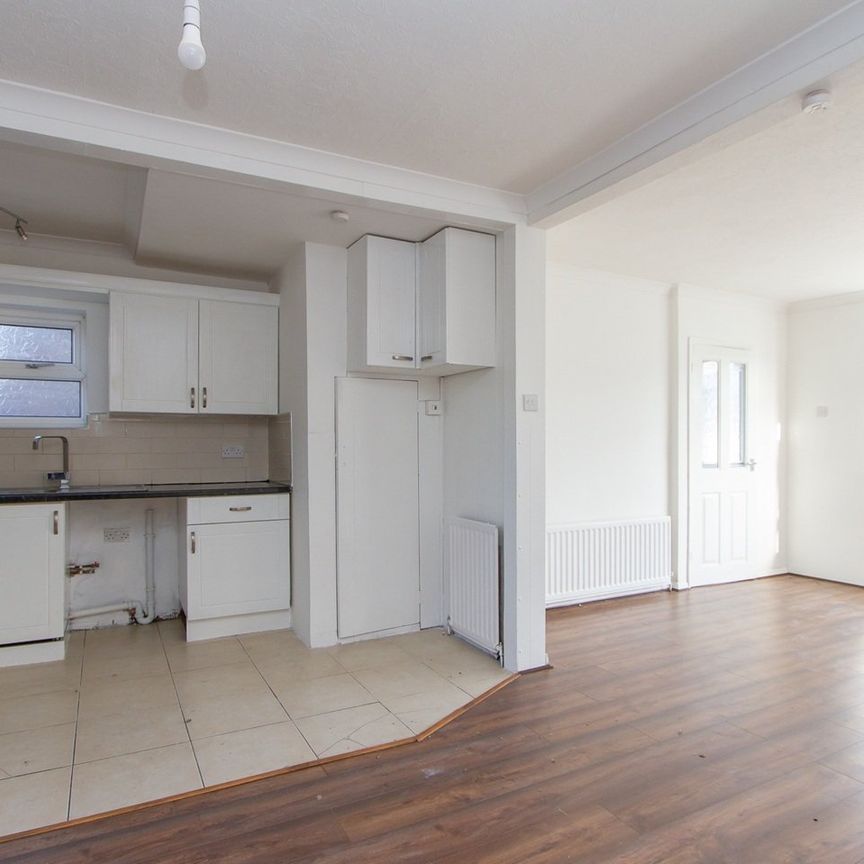 3 Bed Terraced House, Capmartin Road, CV6 - Photo 1