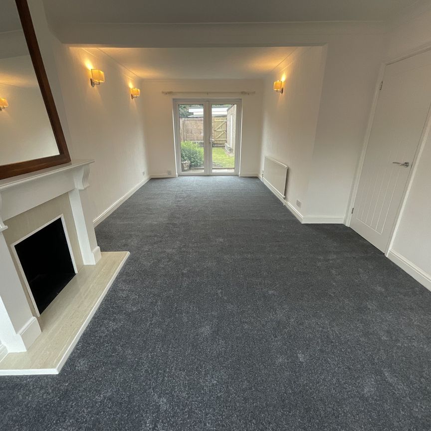 Birkdale Avenue, Romford, RM3 - Photo 1