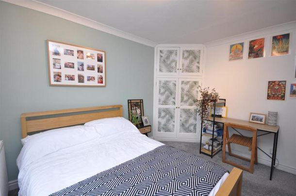 Danebury Drive, York - Photo 1