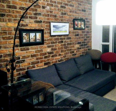Showcase Lofts - Photo 2