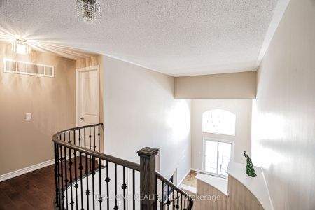 Townhouse For Lease | N8131942 - Photo 2