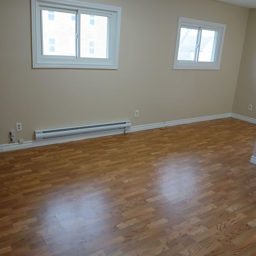 For Lease - 5583 Ontario Avenue Unit# B, Niagara Falls, Ontario - Photo 1
