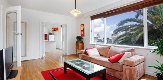 2 Bedroom Property in the Heart of St Kilda - Photo 2