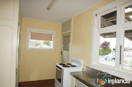 Sunny Two Bedroom Family Home - Photo 4