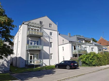 Sonnige, großzügige 3-Zimmer-Wohnung mit überdachtem Balkon und möblierter Küche in zentraler Lage in Ried - Foto 2