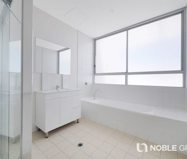 Three large Balconies, T/H style Apartment - Photo 2