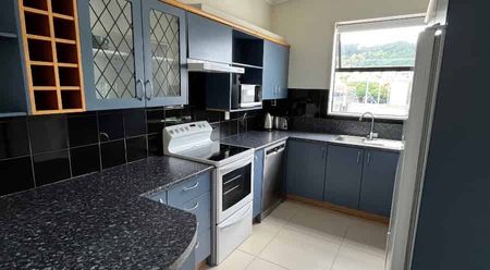 Spacious bedroom available - Photo 3