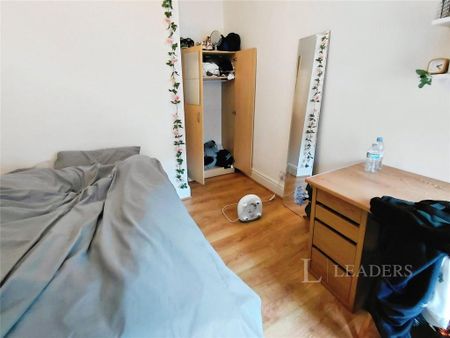 4 bedroom terraced house to rent - Photo 2