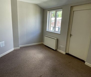 1 Bed Flat - Photo 2