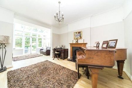 5 bedroom detached house to rent - Photo 3