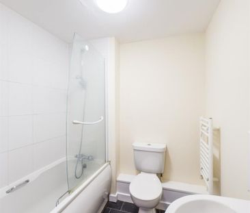1 bedroom Flat To Let - Photo 5