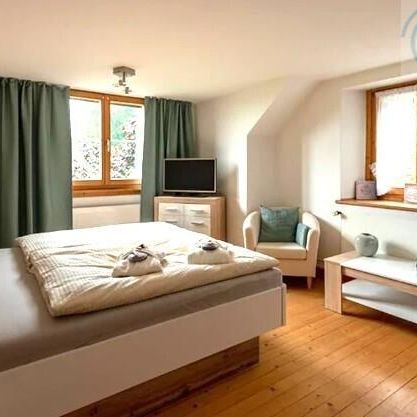 Ruhiges Doppelzimmer in ländlicher Lage mit Gartenblick - Photo 1