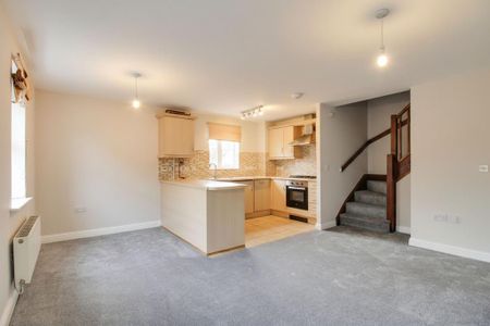 2 bedroom maisonette to rent - Photo 2