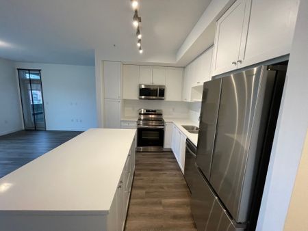 Unit 305 - Beautifully Designed/Three Bedrooms Condo at The Grove - Photo 3