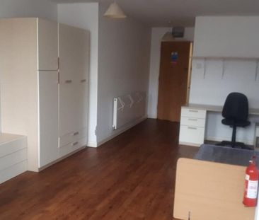 Studio to rent - Photo 1