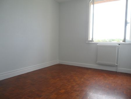 Location Appartement 3 pièces 63m² BOURGES 18000 - Photo 2