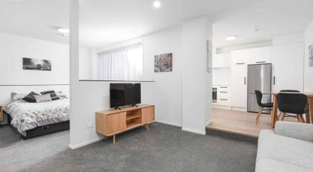 Inner City Living At Its Best - Photo 2