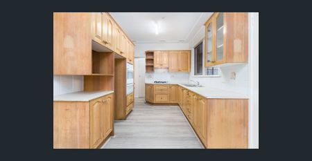 Exceptional 3-Bedroom House in the Heart of Toongabbie! - Photo 3