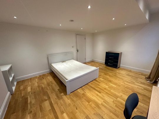 Room in a Shared House, Athenlay Road, SE15 - Photo 1