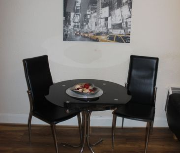 **STYLISH** Spacious, FULLY FURNISHED 1 Bedroom Apartment *Private Parking* Close to City Centre, HOSPITALS & UNIVERSITIES. STUDENTS** - Photo 1