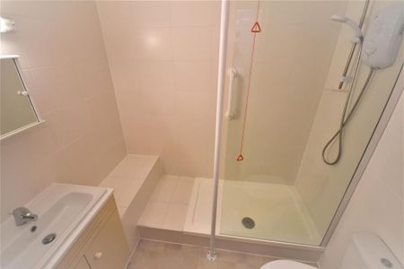 1 bedroom retirement property to rent - Photo 5