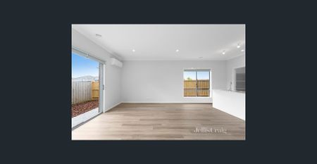 Beautiful Home in Kingsfield Estate - Photo 4