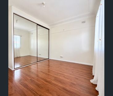 4-Bedroom Family Home in Prime Canley Heights Location! - Photo 1