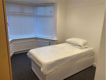 5 bedroom semi-detached house to rent - Photo 3