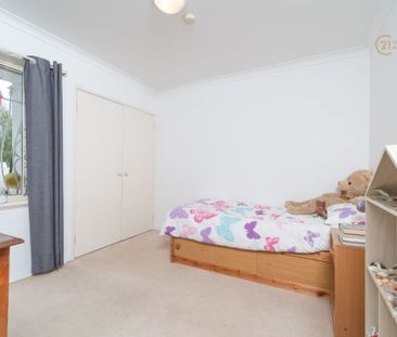 Home with a Pool!!!!! - $800 Per Week - Photo 4