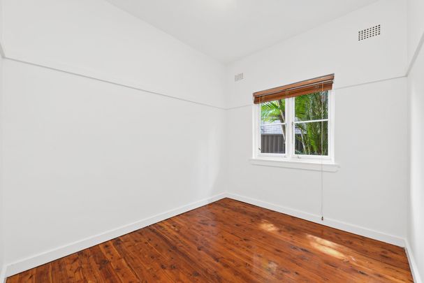 LARGE TWO BEDROOM UNIT WITH OUTDOOR AREA - 6 month lease - Photo 1