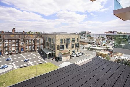 2 bedroom apartment to rent - Photo 2