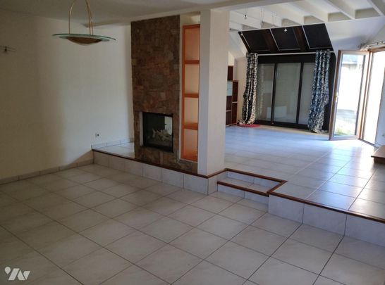 SAINT ERBLON - Maison d'habitation de 123 M² à proximité du centre et école/collège composée co... - Photo 1