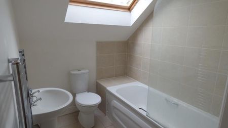 2 bedroom flat to rent - Photo 2