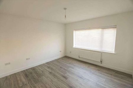 Station Road, Burton Latimer, NN15 - Photo 3