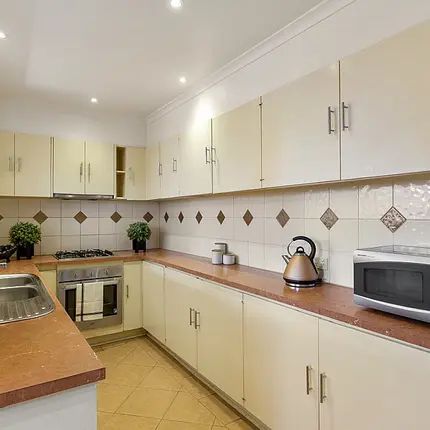 Central Location, Family Delight! - Photo 2