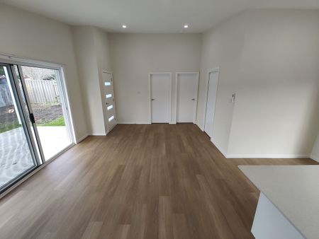 MODERN GRANNY FLAT - WATER INCLUDED - Photo 4