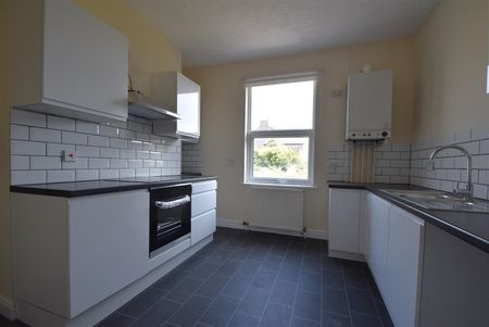 1 Bed Flat - Conversion - Photo 3