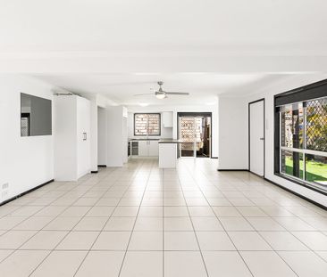 Three-Bedroom Home with Large Open-Plan Living - Photo 3
