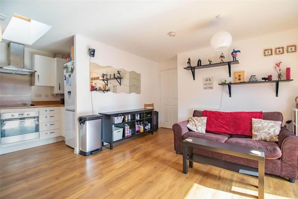 The Mead, Keynsham - Photo 1