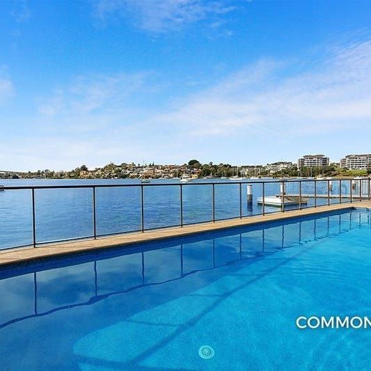 Three Bedroom Waterfront Apartment with Sensational Outlook - Photo 1